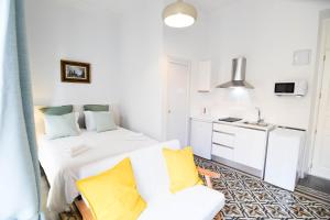 Łóżko lub łóżka w pokoju w obiekcie Letmalaga Soho Apartments