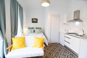 Kuchnia lub aneks kuchenny w obiekcie Letmalaga Soho Apartments