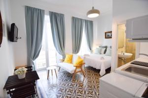 Łóżko lub łóżka w pokoju w obiekcie Letmalaga Soho Apartments