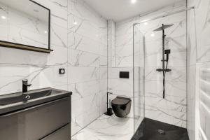 Et badeværelse på Hypercentre, à deux pas du Lac + 18 billeder