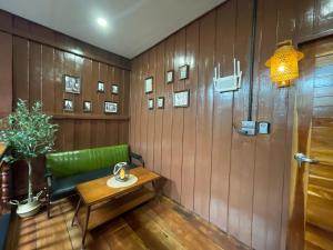 Uma área de estar em The Memory Hostel
