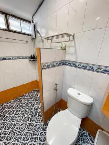 Uma casa de banho em The Memory Hostel