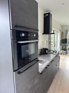 Gallery image of Vakantie Chalet met hottub in Ibiza stijl te Zeeland in Heinkensand