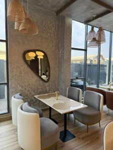 Setusvæði á Vertus Hotel and Suites