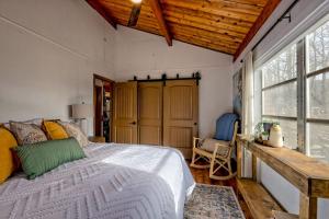 Ένα ή περισσότερα κρεβάτια σε δωμάτιο στο Chacos Cabin