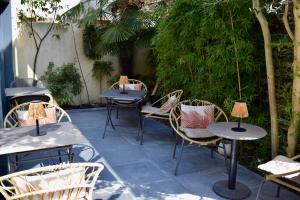 Le Trophée Boutique Hôtel Spa- La Loggia Appart'hôtel外面的花园