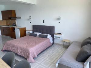 A kitchen or kitchenette at Julies Studios