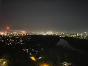 Pemandangan umum bagi Johor Bahru atau pemandangan bandar yang diambil dari apartmen
