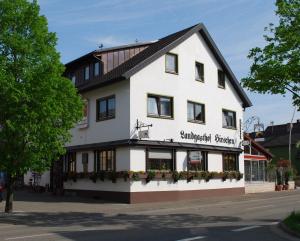 Afbeelding uit fotogalerij van Hotel-Restaurant Werneths Landgasthof Hirschen in Rheinhausen