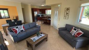 A seating area at Pazinos/Neveli Cottage