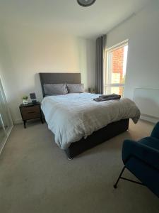 Ένα ή περισσότερα κρεβάτια σε δωμάτιο στο River Wharf Apartment