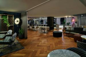 Area soggiorno di Rand Tower Hotel, Minneapolis, a Tribute Portfolio Hotel