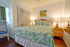 Postel nebo postele na pokoji v ubytování Unit 116 Courtyard Condo In Oceanfront Complex