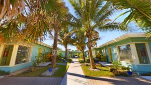 Ein Garten an der Unterkunft Unit 119 Direct Oceanfront Views 2br Heated Pool