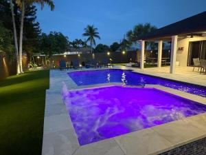 Gallery image of West Palm Beach The Grand Luxe Villa-Heated Pool, Spa & Game Room in Lantana