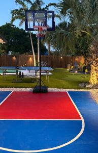 Gallery image of West Palm Beach The Grand Luxe Villa-Heated Pool, Spa & Game Room in Lantana