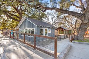 Φωτογραφία από το άλμπουμ του Dew Drop Inn σε Wimberley +21 φωτογραφίες