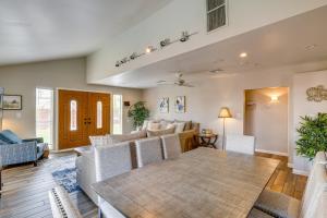 Gallery image of 5 Mi to Phoenix Zoo Poolside Paradise! in Phoenix