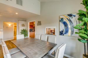 Gallery image of 5 Mi to Phoenix Zoo Poolside Paradise! in Phoenix