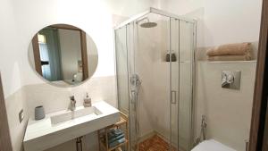 Koupelna v ubytování Arcu de Chelu B&B