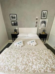 Photo de la galerie de l'établissement Rome, Beautiful Apartment in a Vintage Building, à Lido di Ostia