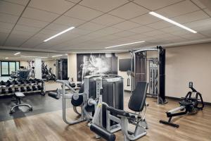 Fitness centrum a/nebo fitness zařízení v ubytování Fort Collins Marriott