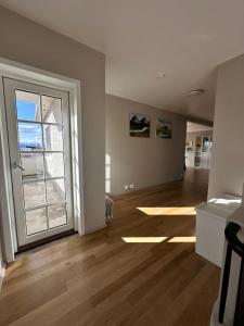 Photo de la galerie de l'établissement Álfhóll 4 húsavík oceanview, à Húsavík