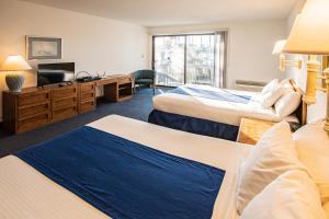 a hotel room with two beds and a television at Harbourside II Condos in New Bern +20 photos