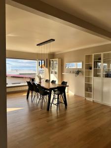 Photo de la galerie de l'établissement Álfhóll 4 húsavík oceanview, à Húsavík 11 autres photos