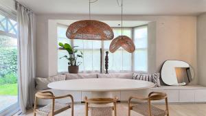 Ruang duduk di JAMES 24 - trendy luxury villa in downtown Knokke