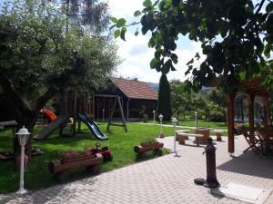 Afbeelding uit fotogalerij van Szilvásvárad Camping & Apartman in Szilvásvárad