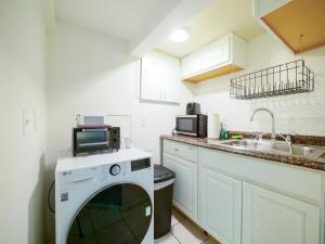 Dapur atau dapur kecil di Cozy Studio Unit Close to New York City
