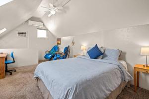 a bedroom with a bed and a desk and chairs at Sedona Hilltop Retreat Deck with Red Rock Views in Sedona