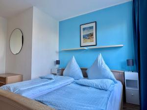 En eller flere senge i et værelse på Bensersiel Ferienwohnung Pirat mit Terrasse