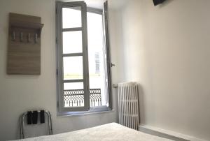Postel nebo postele na pokoji v ubytování Hôtel Concorde - Centre ville de Nimes