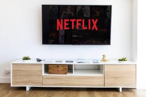 Telewizja i/lub zestaw kina domowego w obiekcie Covelodge - Piso a pocos metros de la playa