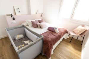 Łóżko lub łóżka w pokoju w obiekcie Covelodge - Piso a pocos metros de la playa