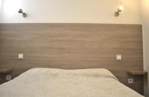 Postel nebo postele na pokoji v ubytování Hôtel Concorde - Centre ville de Nimes