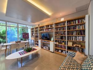 Library sa aparthotel