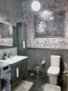 Phòng tắm tại Central Old Batumi Cozy Apartment With Balcony +11 ảnh