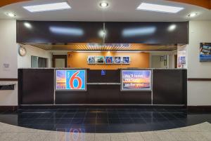 a lobby with a waiting area with two signs at Motel 6-Decatur, GA in Decatur