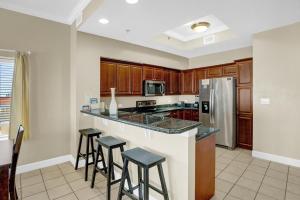 Η κουζίνα ή μικρή κουζίνα στο Seawind 7 Penthouse by Liquid Life