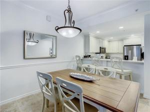 a kitchen and dining room with a wooden table and chairs at Bellasera Resort in Naples