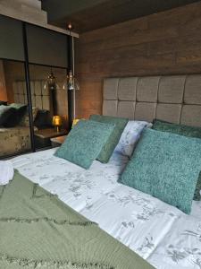 Uma cama ou camas num quarto em JJs Lodge Ebor