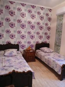 Rúm í herbergi á Tamuna Guest House