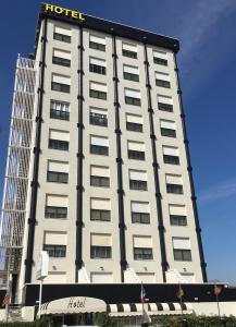 a hotel building with a hotel sign on it at Hotel Albatros in Gandía
