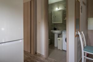 A bathroom at The Prickly Pear Apartment