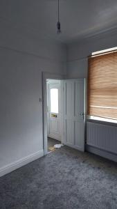Φωτογραφία από το άλμπουμ του 4 bedroom end terrace property σε Hull