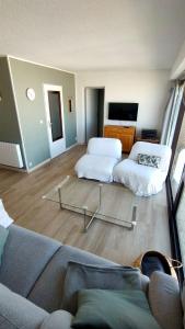 a living room with two beds and a couch at Appartement vue mer in Koksijde