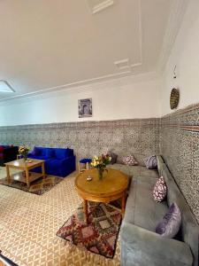Część wypoczynkowa w obiekcie Red Vibes Hostel Marrakech